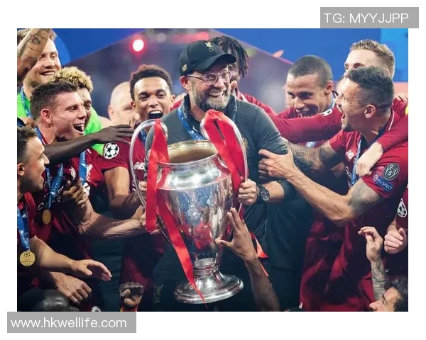 足球球星早期服装风格分析:从街头潮流到赛场经典的变迁