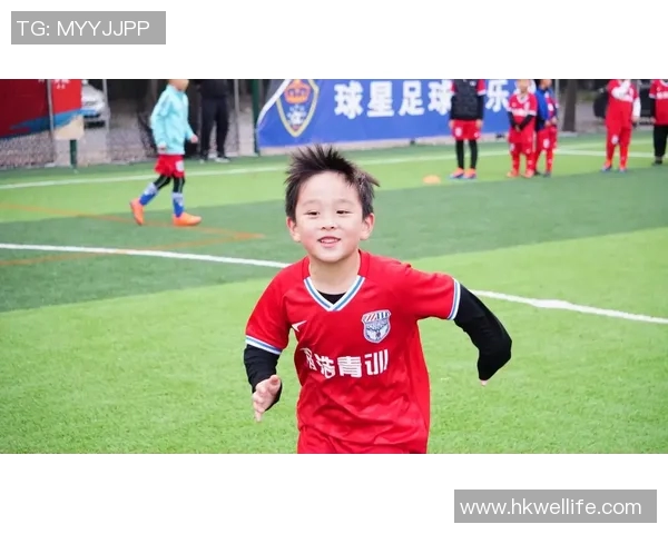 新疆维族四岁小足球天才崭露头角引发关注未来有望成为世界级球星